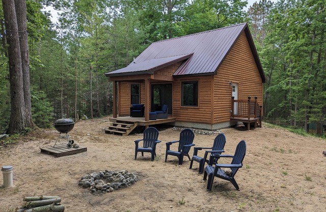 Celebrate the Holidays at the Up North Cabin Lakefront Pet Friendly Fish Hunt