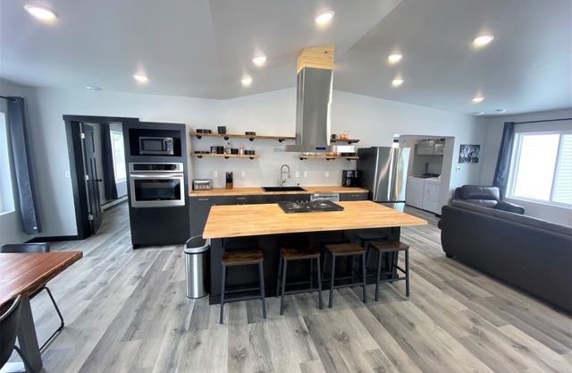 Up North Luxury w/Unmatched Charm! 2 miles to MTU!