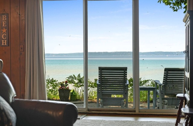 Up-North Rustic Cottage on exclusive Old Mission Peninsula