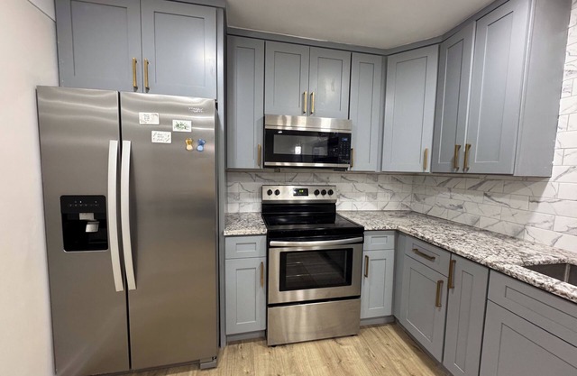 UPDATE 4-bedroom ranch 10 min from Down Town with WiFi and AC