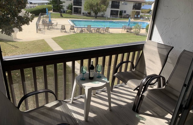 Updated 2 Bedroom Condo On Lake Lulu
