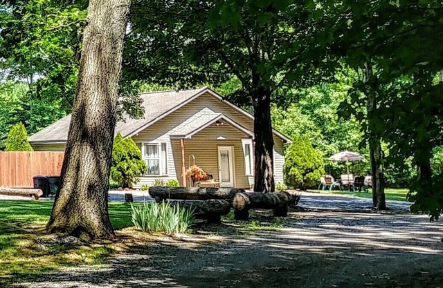 Möbliertes Gästehaus in der Nähe von Ann Arbor mit herrlichem Blick auf privaten Teich.