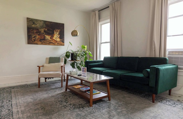 Newly Renovated 2BR by hospital w washer dryer