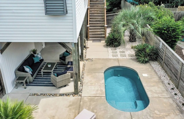 Updated / 2min Walk to Beach/ Private Pool / Golf Cart / Lush Yard / Table Games