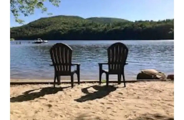 Updated 4br home located 10 mins from Lake George