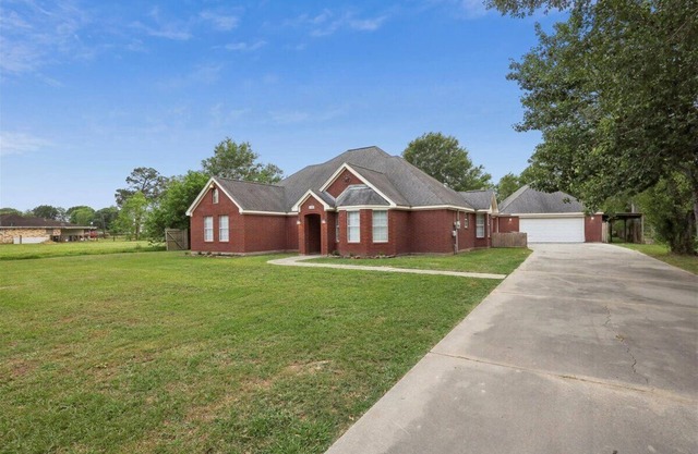 Updated 5 bedroom home w/ pool