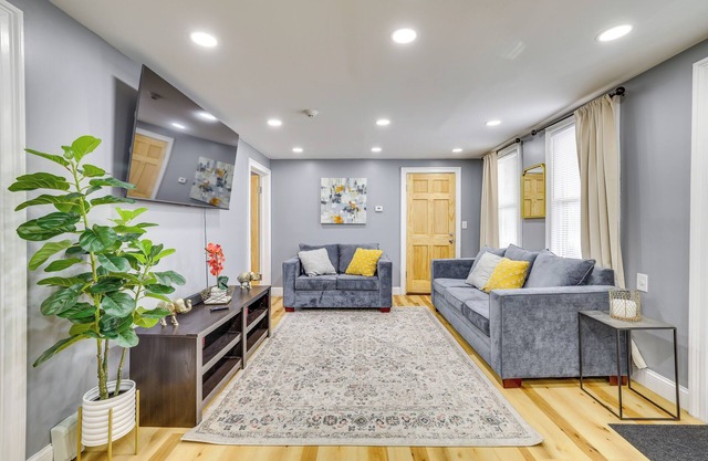 Updated Apartment in Downtown Waterbury!