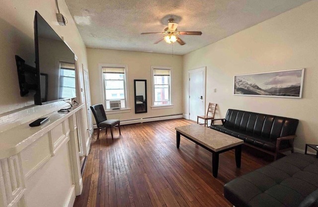 Updated apartment near Whole Foods, Brown Univer