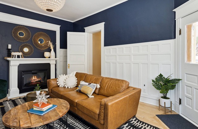 Updated Apt - Close to everything!