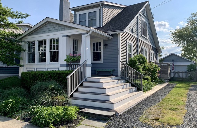 Updated, Beachy Four-Bedroom Home 0.6 Miles to Beach