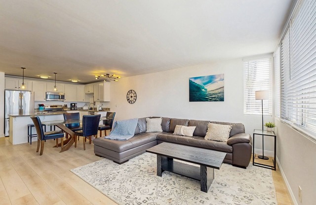 Updated, charming retreat w/private washer/dryer & gas grill - walk to dining
