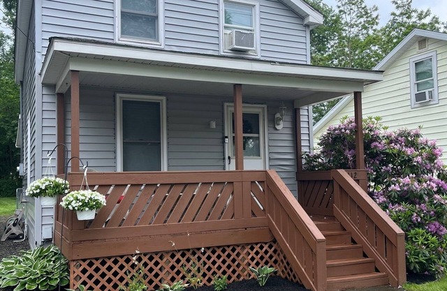 Updated & Clean Dog Friendly Cottage - Walk to Chautauqua Lake. Beautiful views!