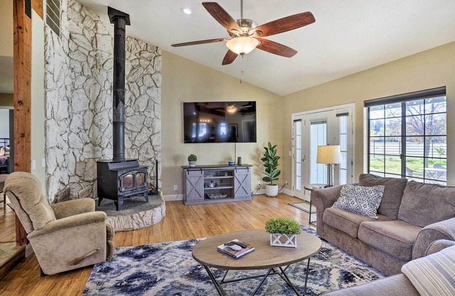 Updated Cottonwood Home w/ Patio & Fire Pit!
