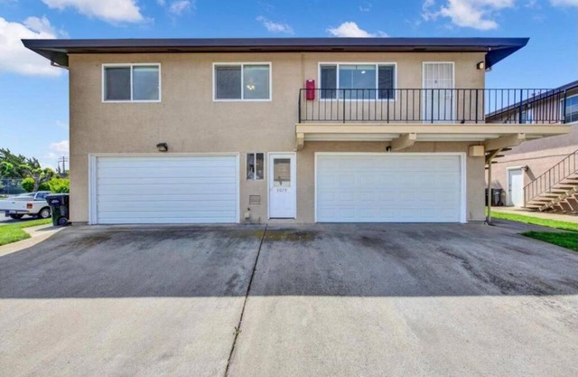 Updated Cozy 2 Bed Room Condo w Pool
