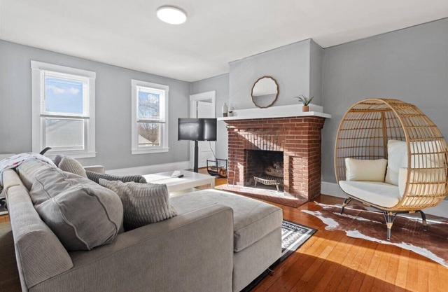 Updated & Cozy 2bd Near Blueback w. Off street Parking, Utilities + Wifi