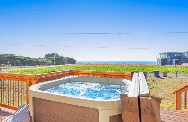 Aktualisiertes Haus mit atemberaubendem Blick auf Blau und Wildwasser sowie privatem Whirlpool - Hunde in Ordnung