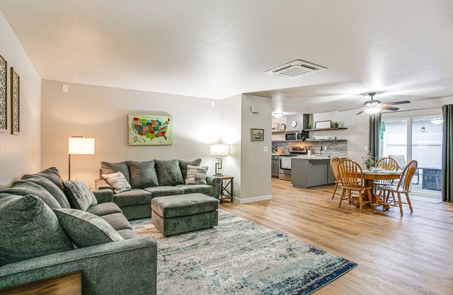Updated Duplex Home < 1 Mi to Downtown Enumclaw!