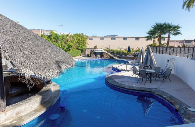 Updated Family Home - 3 mins to Cerritos Beach