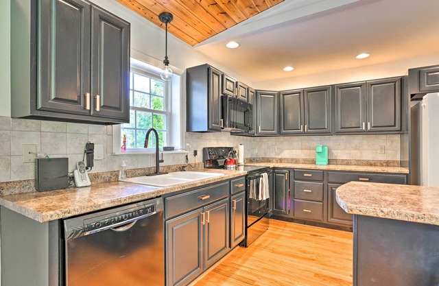 NEW! Updated Family Home: 1 Mile to Delaware River