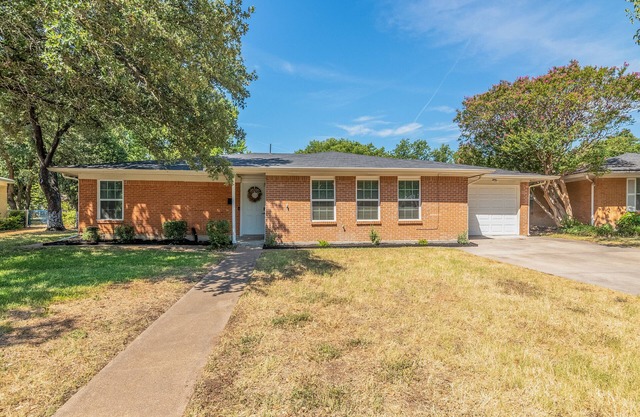 Updated home 15 minutes from Downtown Fort Worth!