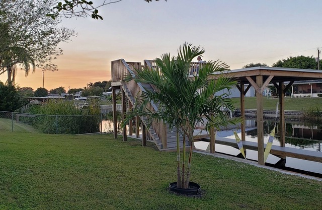 Dock, boat lift, fish cleaning station and more! Minutes to Lake Okeechobee