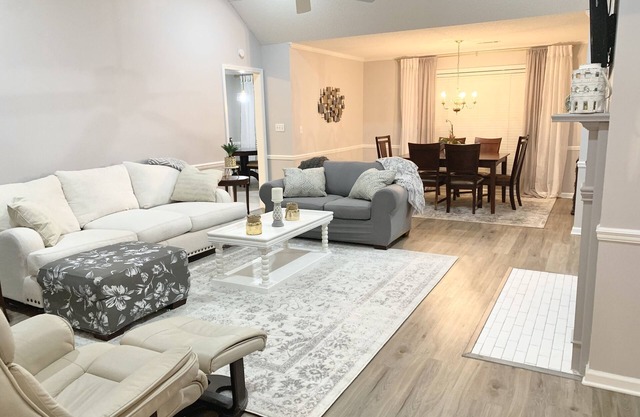 Updated Home on Creek *3 King Beds* 4 mi to UA