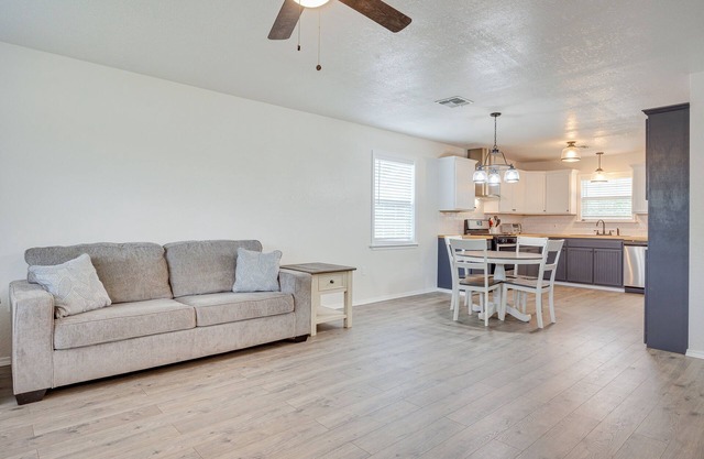 Updated Home w/ Yard ~ 14 Mi to Quartz Mountain!