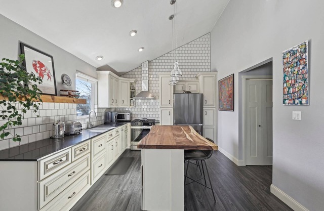 Updated Home with Gourmet Kitchen, Desk Setup and Keyboard, Perfect for Digital Nomads