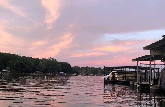 Updated lake house guest suite with Great Views, Easy Lake Access, Swim Dock