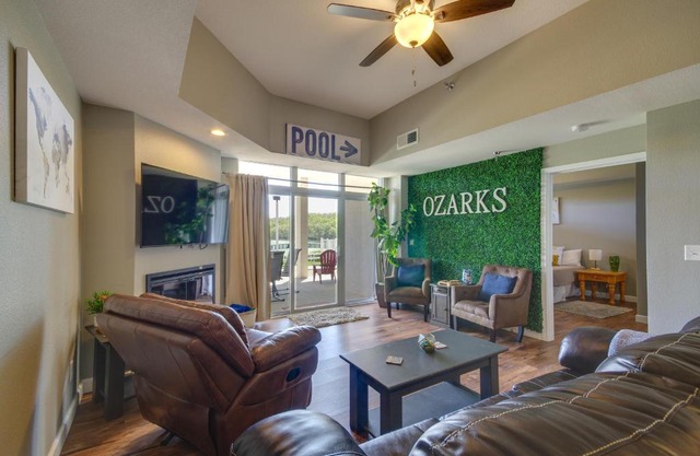 Updated Lakefront Condo and Patio and Pool Access