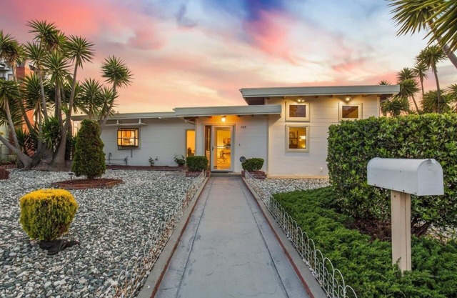 Updated Lux Mid-Century Modern Home 0.5mi to Beach