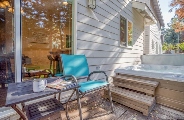 Luxus in diesem wunderschönen Haus in begehrter Westside Bend mit Whirlpool!