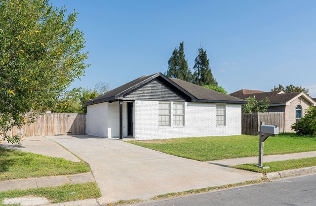 Updated modern 3bedroom 1king 2 queen 1restroom