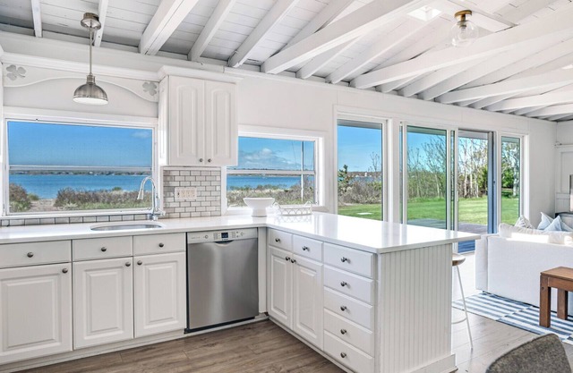 Updated Montauk Lake House w/Stunning Views!