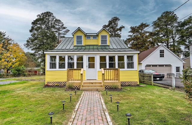 Updated North Beach Cottage: Pet Friendly!
