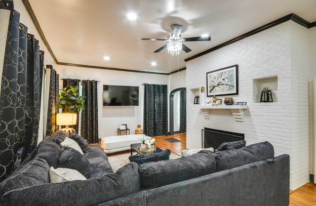 Updated Greenwood Cottage Apt < 1 Mi to Dtwn!
