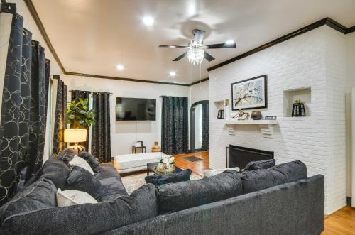 Updated North Greenwood Cottage Less Than 1 Mi to Dtwn!