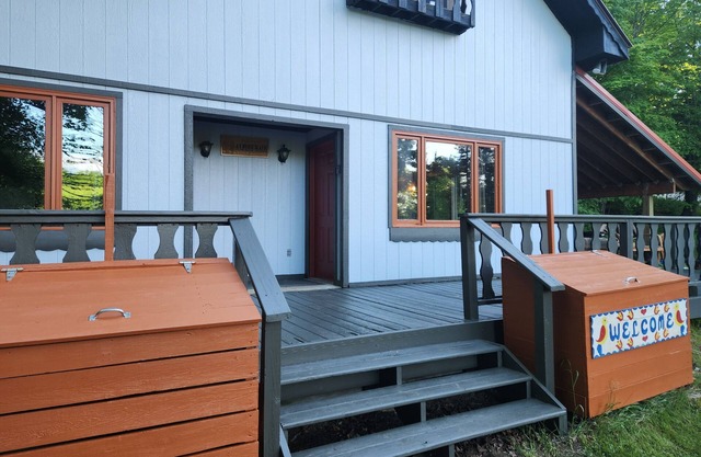 Updated Peaceful Chalet across from Ski Brule Right Side