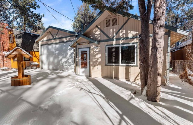 Updated pet-friendly home with fenced yard, deck, near attractions and more!