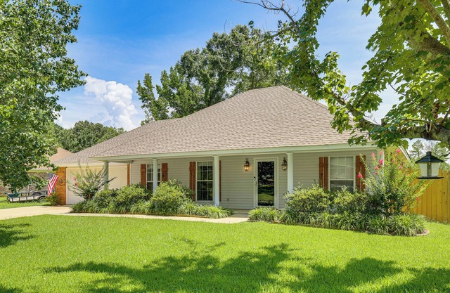 Updated Retreat w/ Outdoor Space in Flowood!