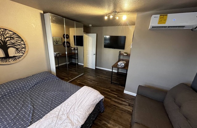 Updated space near Davis Medical Center, Grocery Store, Restaurants, and Freeway