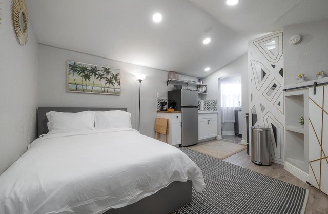 Updated St Pete Studio Condo