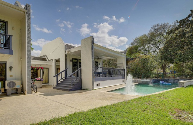 Updated Sugar Land Home w/ Grill & Pool!