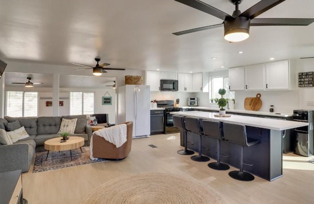 Updated Topock Home with Deck and Fire Pit!