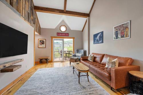 Updated townhome - Walk to Holiday Valley