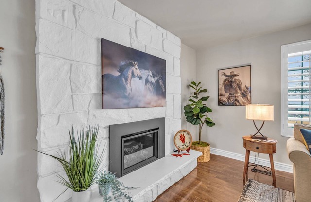 Updated Urban Retreat: Sleeps 9, Free Ski Rental, Near Ski Resorts, Pet Friendly, Spacious Backyard!