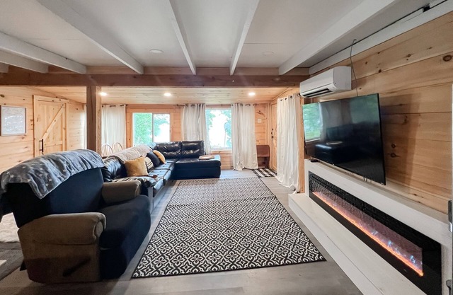 Updated waterfront cabin with fireplace, grill, and internet - dog-friendly