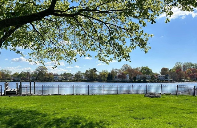 Updated waterfront home - 5 min walk to beach, shops and restaurants!