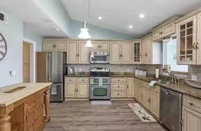 Updated waterfront Townhome- fish/shrimp/boating