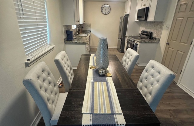 Updated Westbury Getaway Gem - 3 bedroom oasis